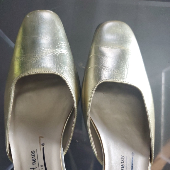 Vtg gold 2.5"h Mules - Picture 6 of 8